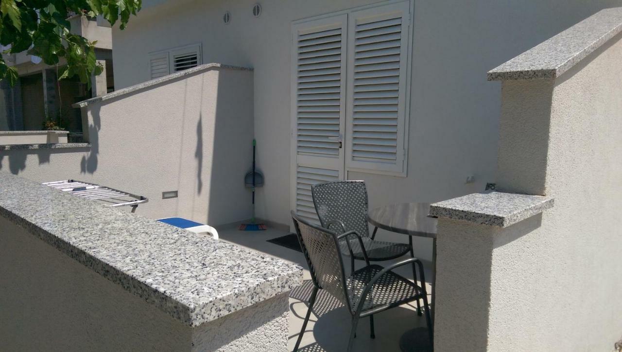 Apartmani Dina Makarska Exterior photo