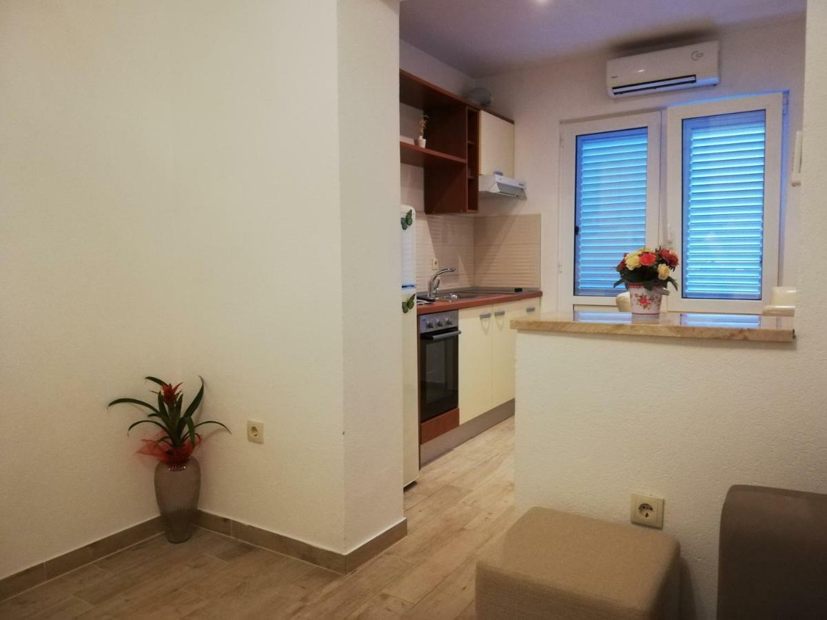 Apartmani Dina Makarska Exterior photo