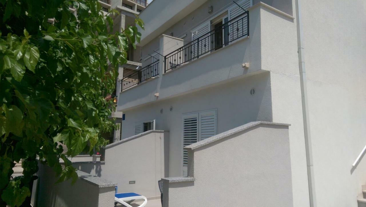 Apartmani Dina Makarska Exterior photo